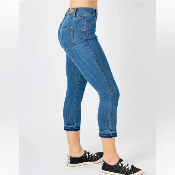 NWT JUDY BLUE High Waist Pull On Capri Denim - Picture 4 of 8